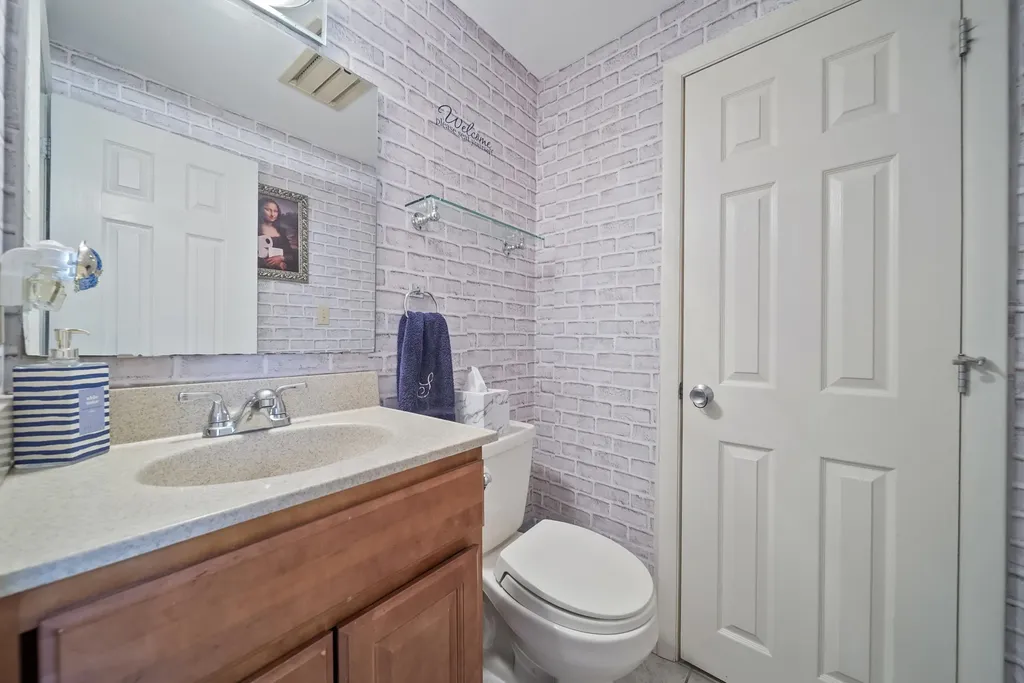 30 Spring Cove Road Nashua NH 03062