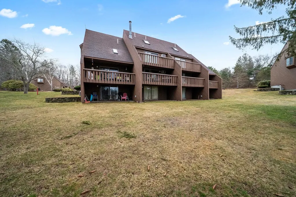 30 Spring Cove Road Nashua NH 03062