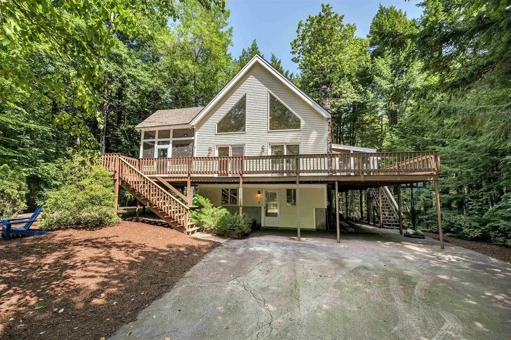 62 Spitzen Street Moultonborough NH 03254