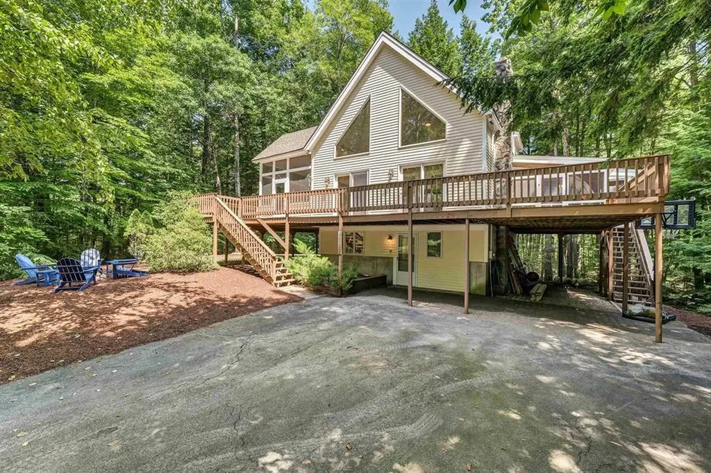 62 Spitzen Street Moultonborough NH 03254