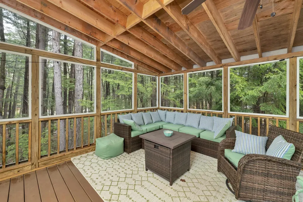 62 Spitzen Street Moultonborough NH 03254