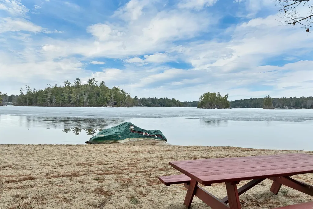 62 Spitzen Street Moultonborough NH 03254