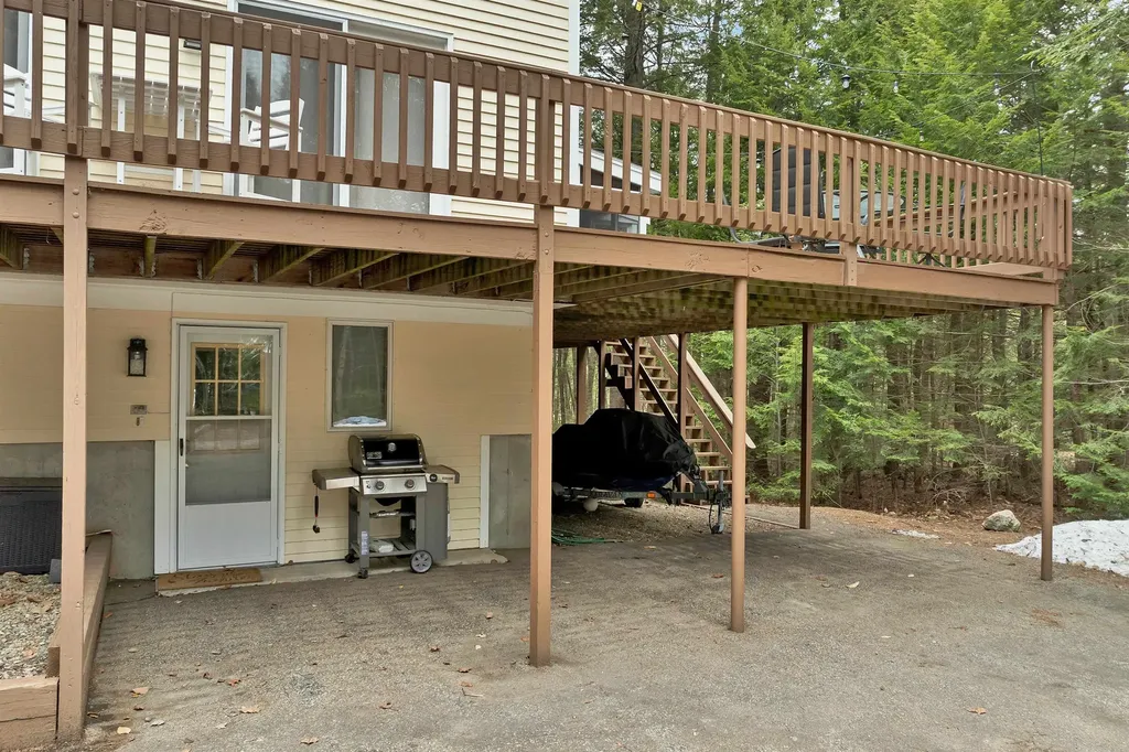 62 Spitzen Street Moultonborough NH 03254