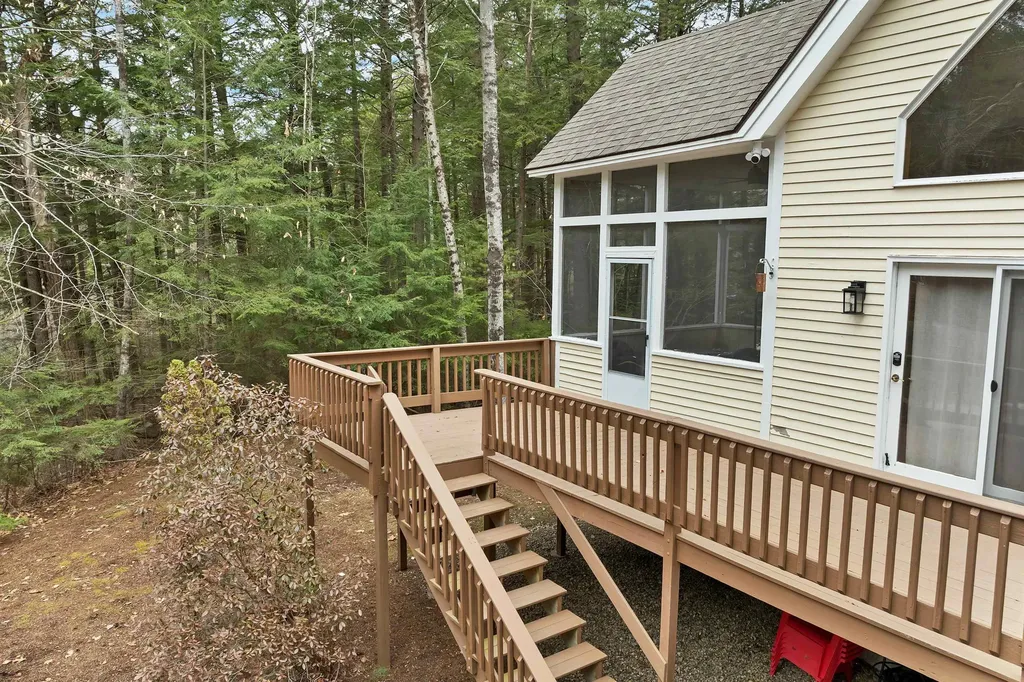 62 Spitzen Street Moultonborough NH 03254