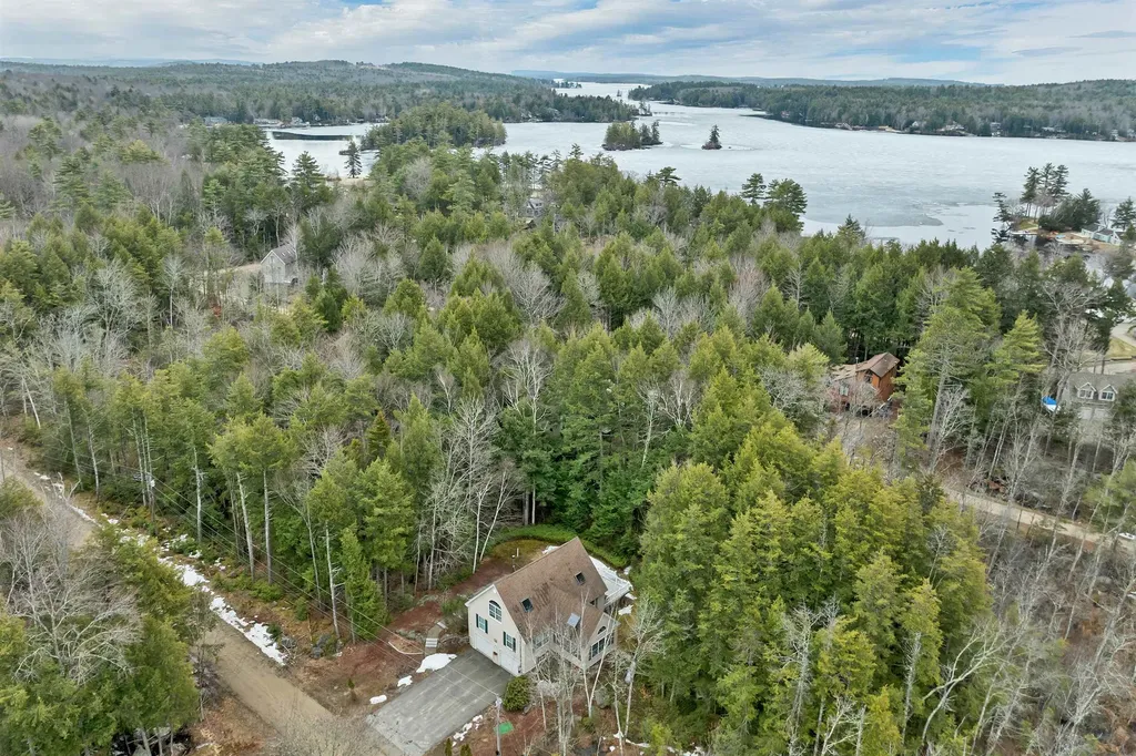 62 Spitzen Street Moultonborough NH 03254