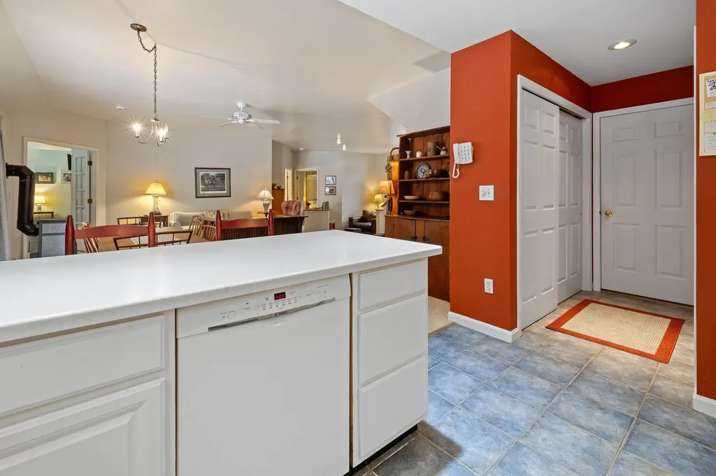 84 Iris Way Hartford VT 05001
