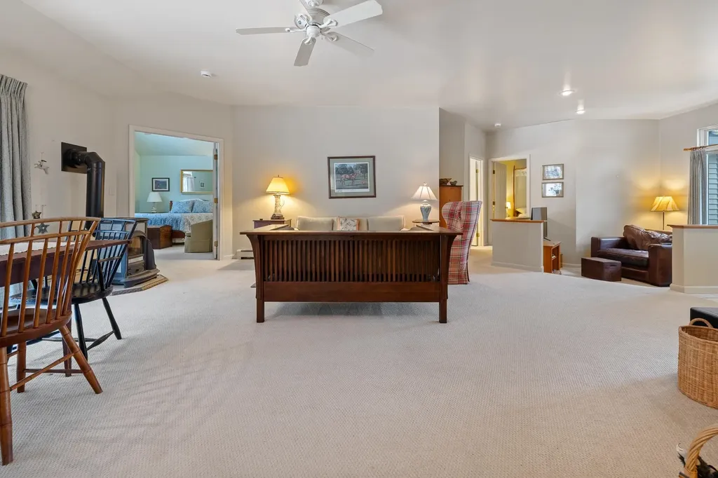 84 Iris Way Hartford VT 05001