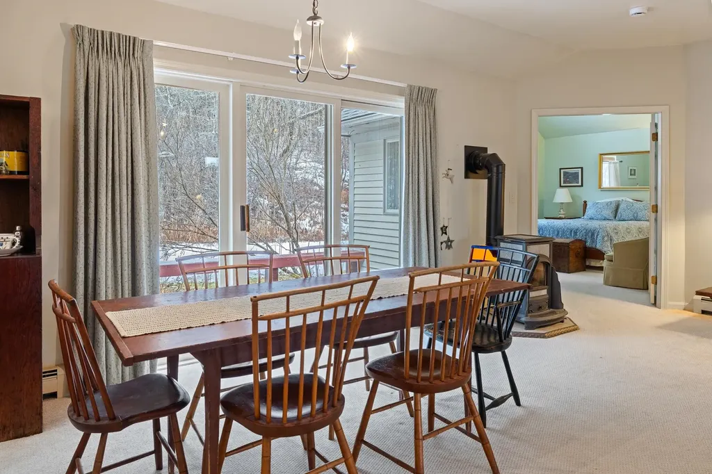 84 Iris Way Hartford VT 05001