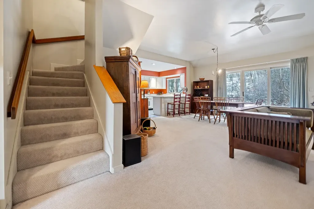 84 Iris Way Hartford VT 05001