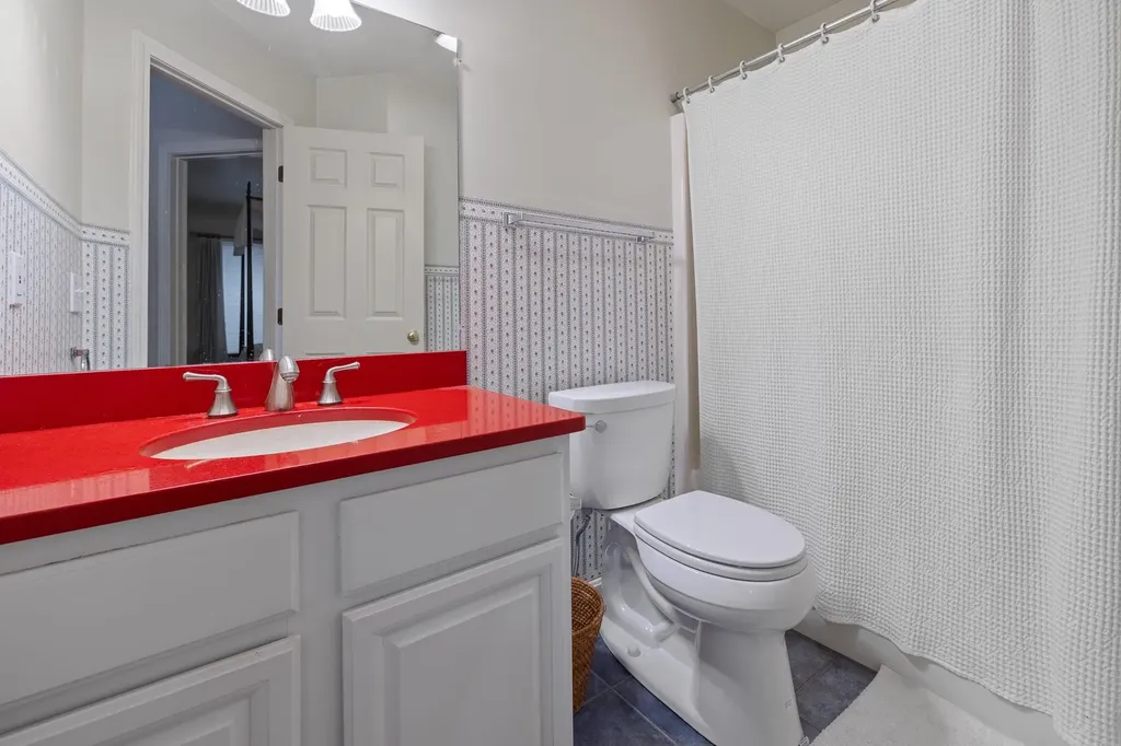 84 Iris Way Hartford VT 05001
