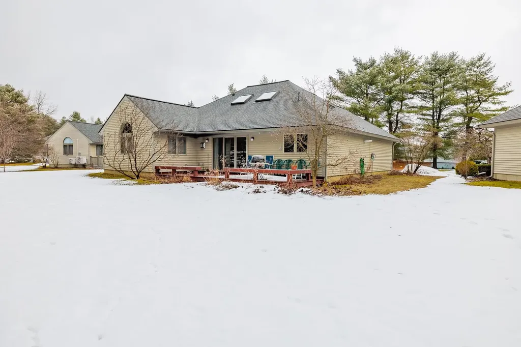 84 Iris Way Hartford VT 05001