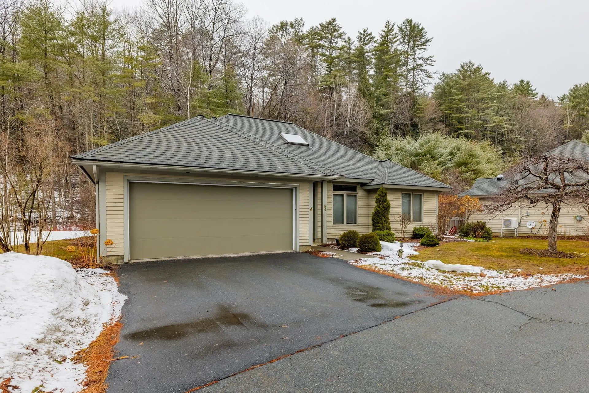 84 Iris Way Hartford VT 05001
