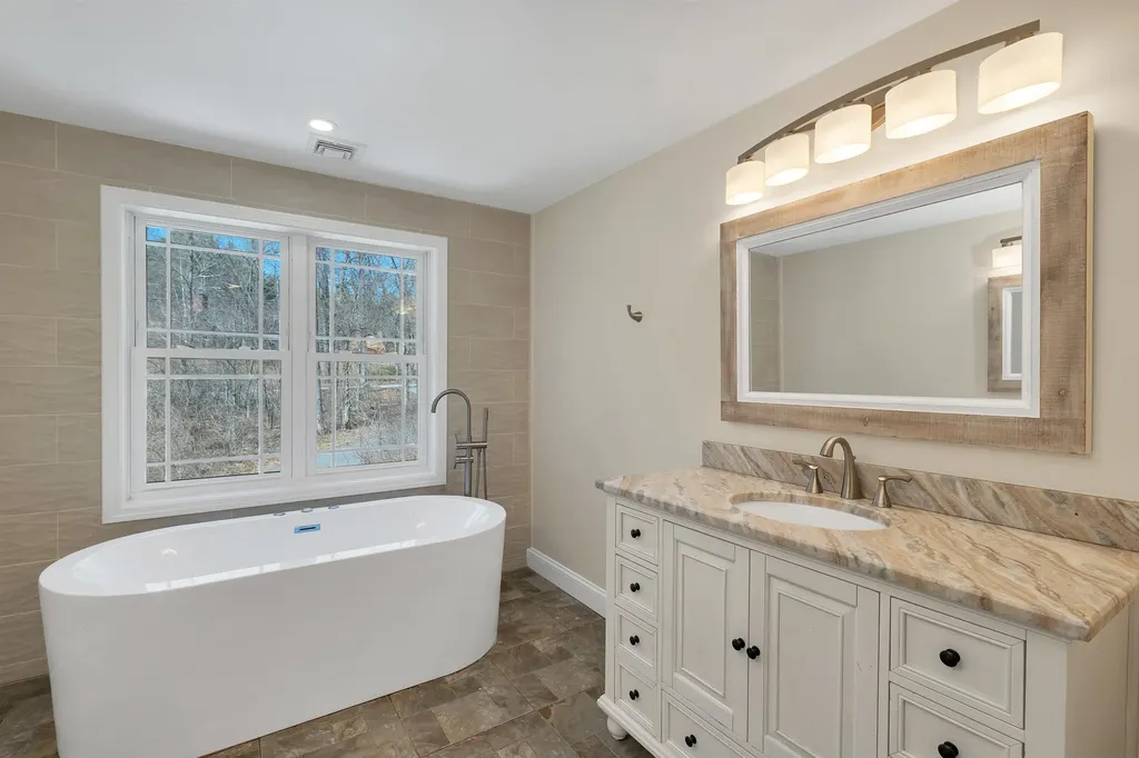 142 Worcester Road Hollis NH 03049