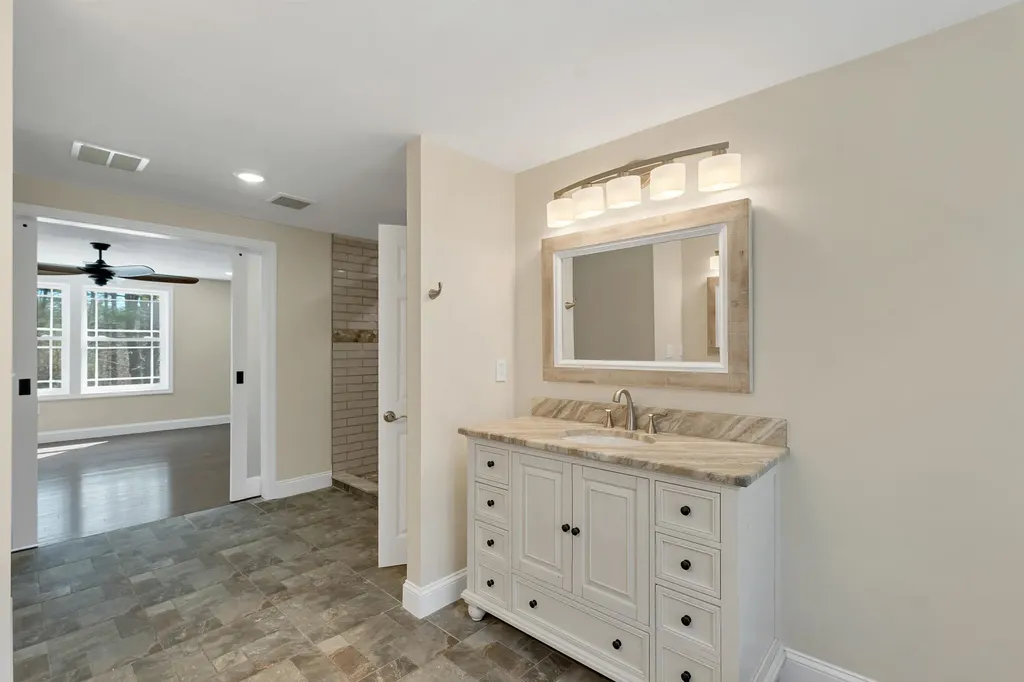 142 Worcester Road Hollis NH 03049