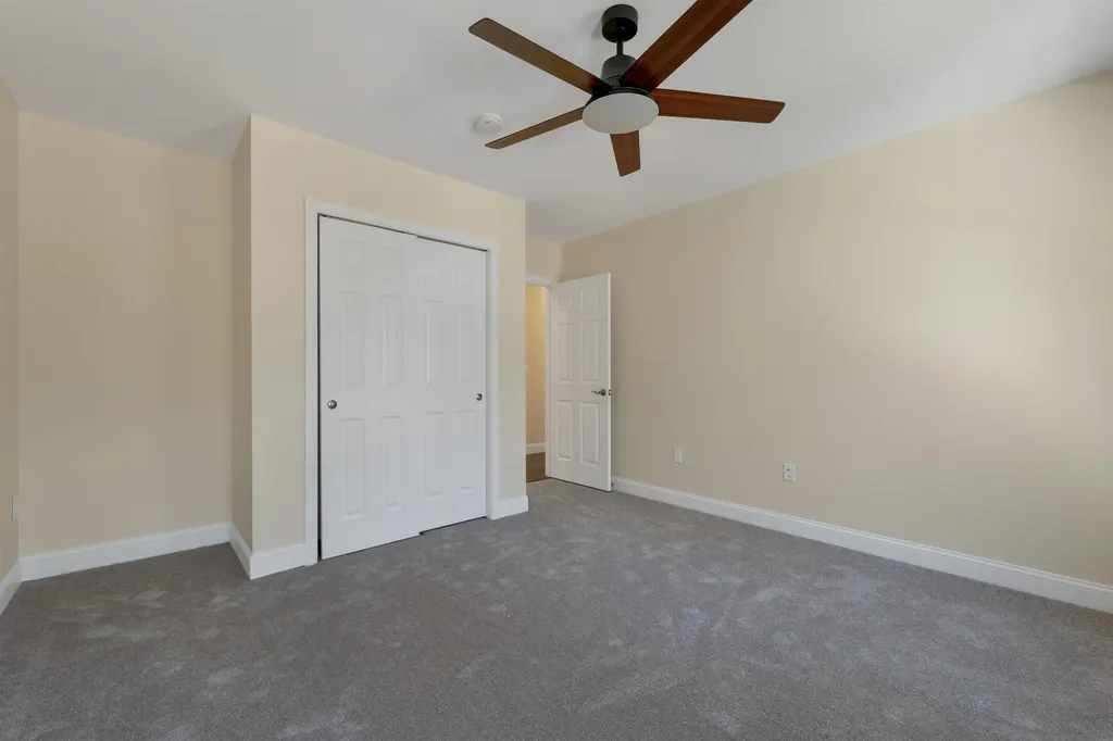 142 Worcester Road Hollis NH 03049