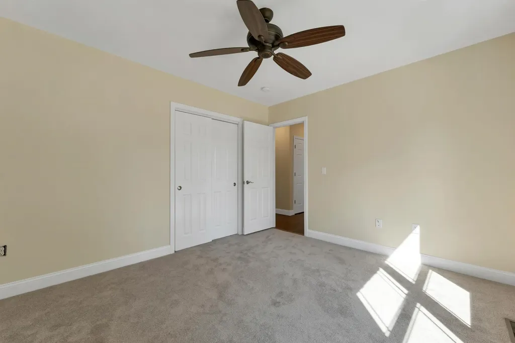 142 Worcester Road Hollis NH 03049