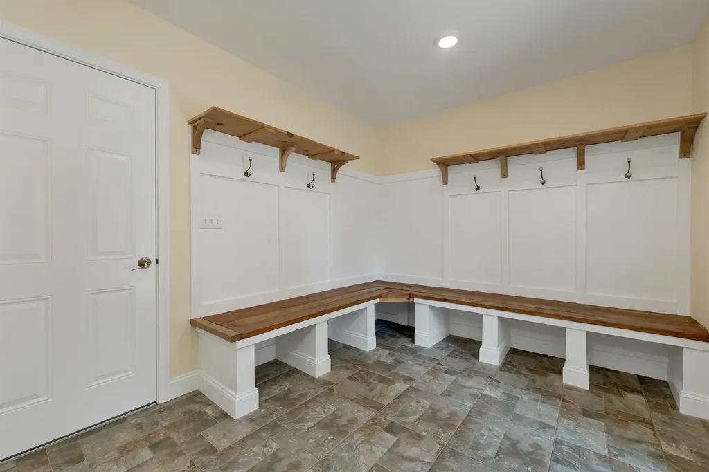 142 Worcester Road Hollis NH 03049