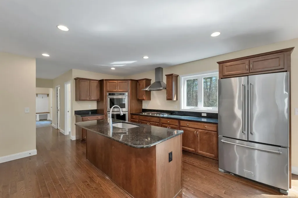 142 Worcester Road Hollis NH 03049