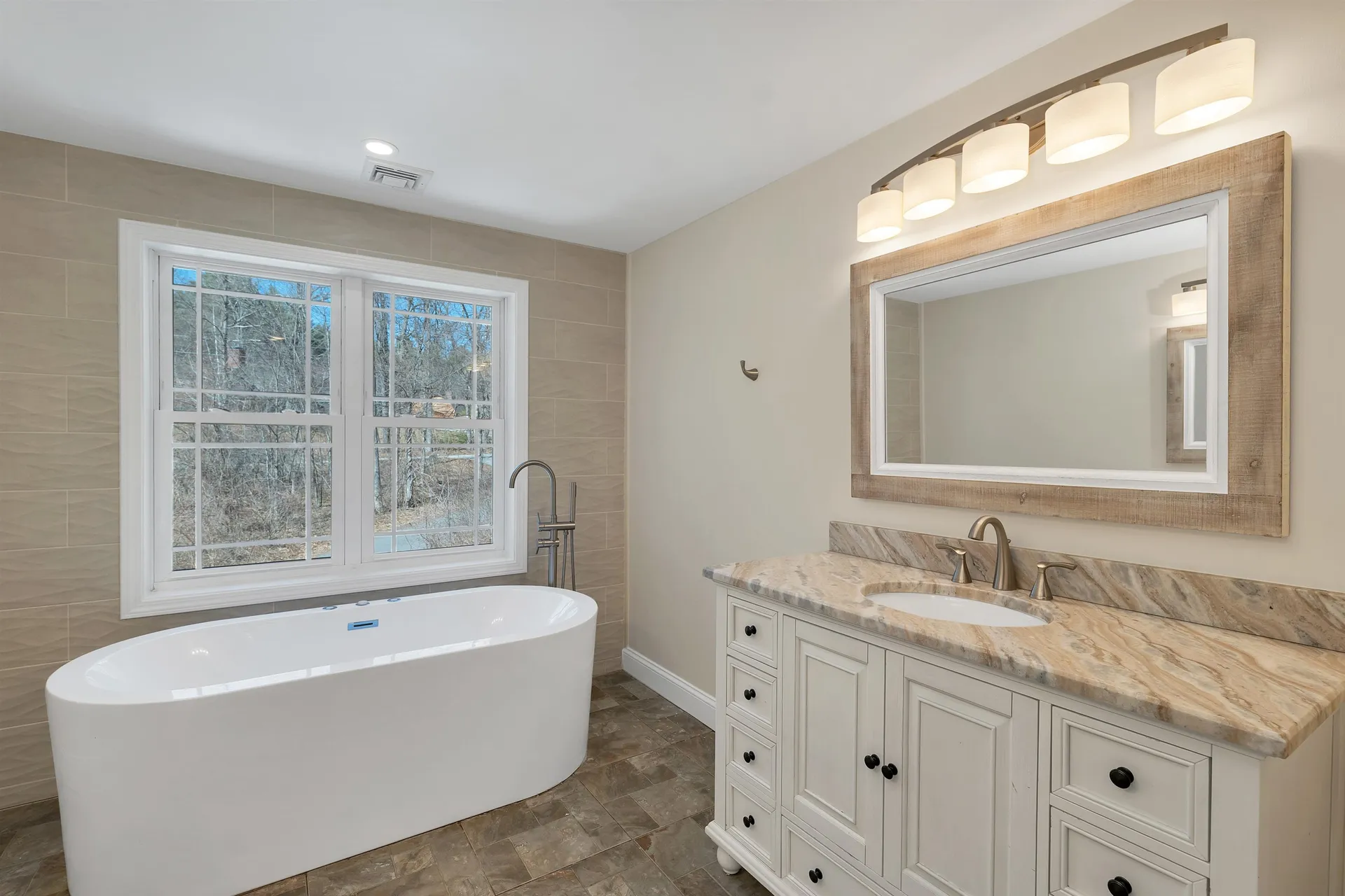 142 Worcester Road Hollis NH 03049