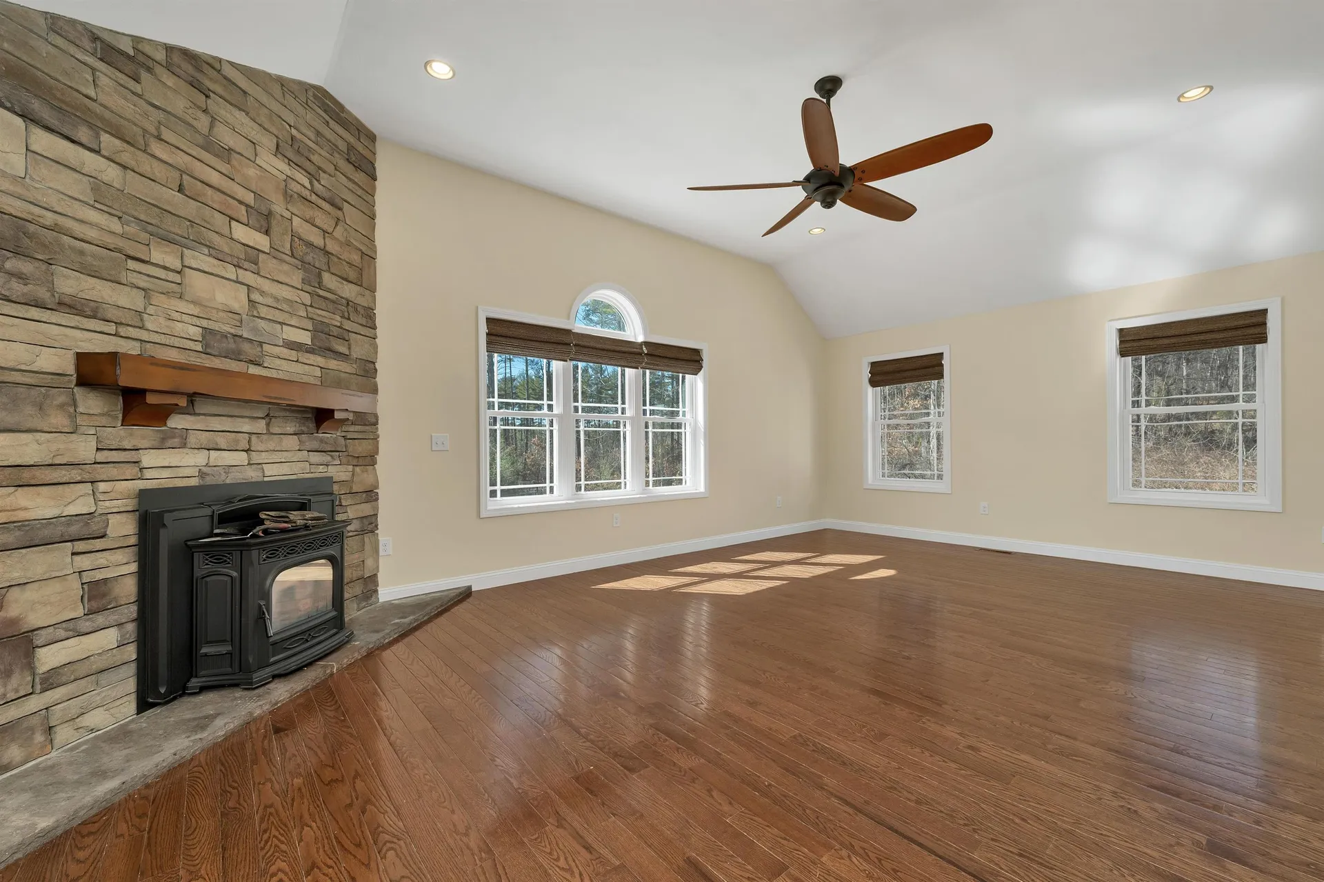 142 Worcester Road Hollis NH 03049