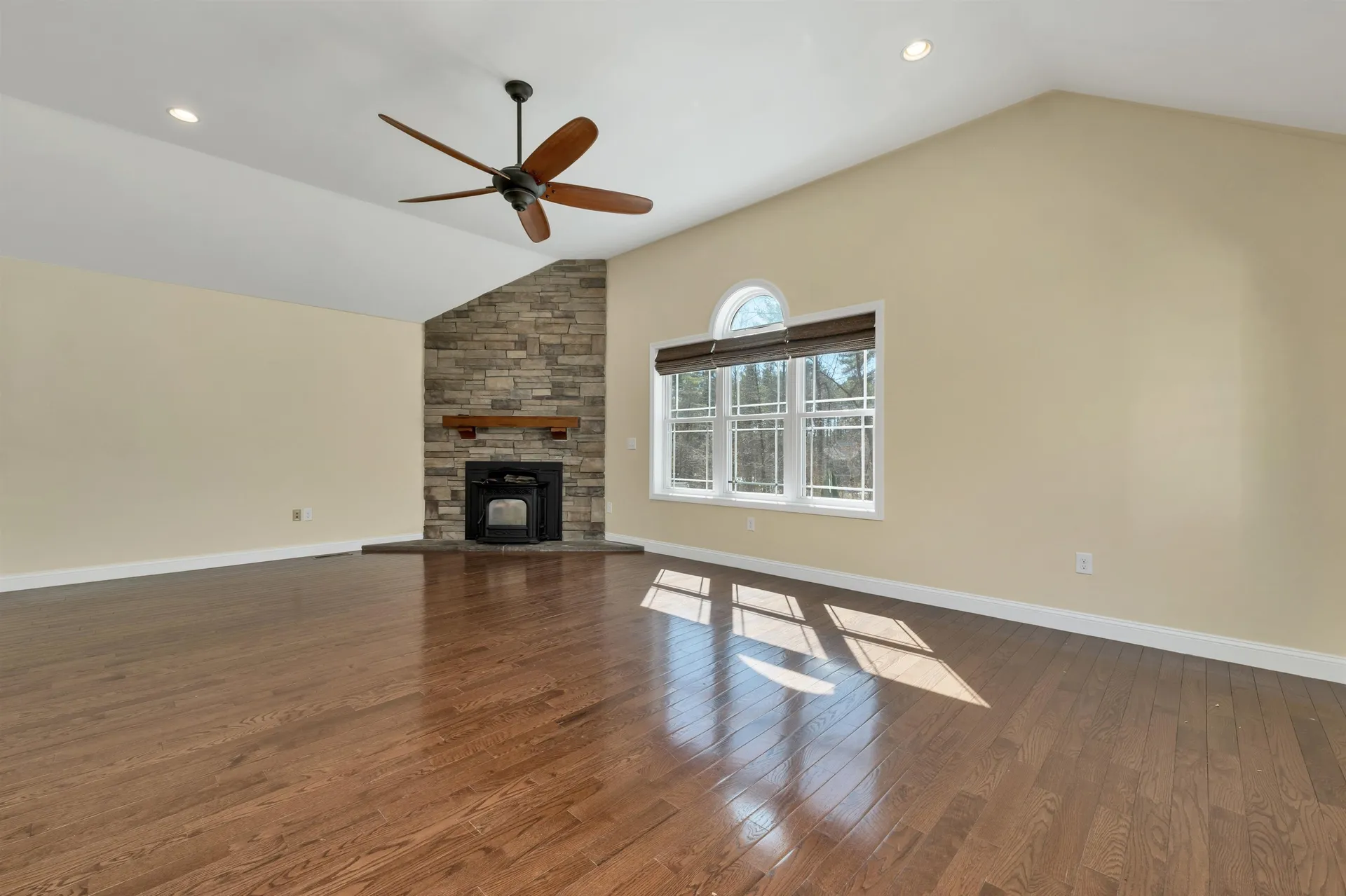 142 Worcester Road Hollis NH 03049