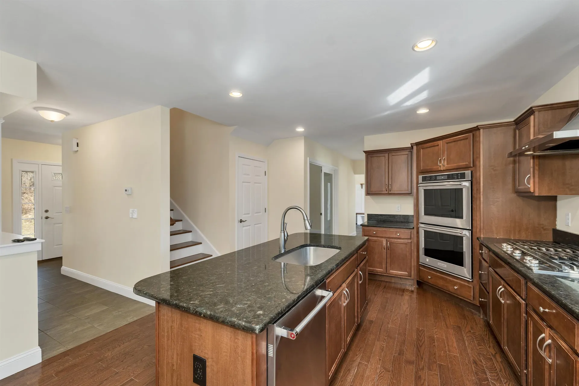 142 Worcester Road Hollis NH 03049