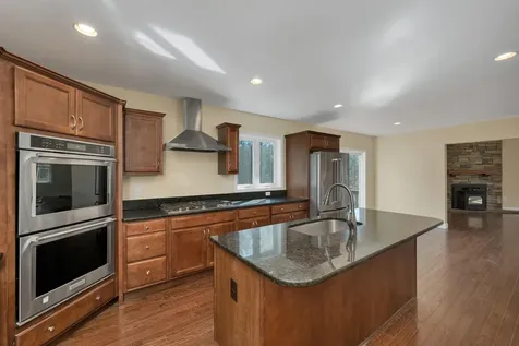 142 Worcester Road Hollis NH 03049