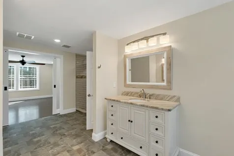 142 Worcester Road Hollis NH 03049