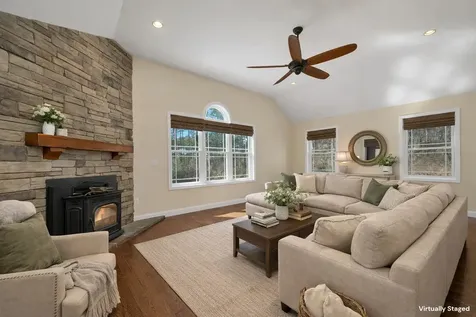 142 Worcester Road Hollis NH 03049