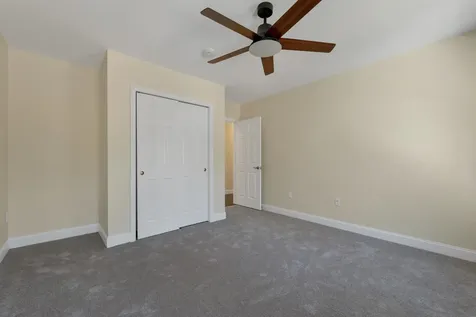 142 Worcester Road Hollis NH 03049