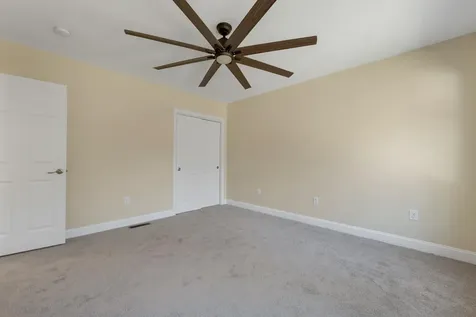 142 Worcester Road Hollis NH 03049