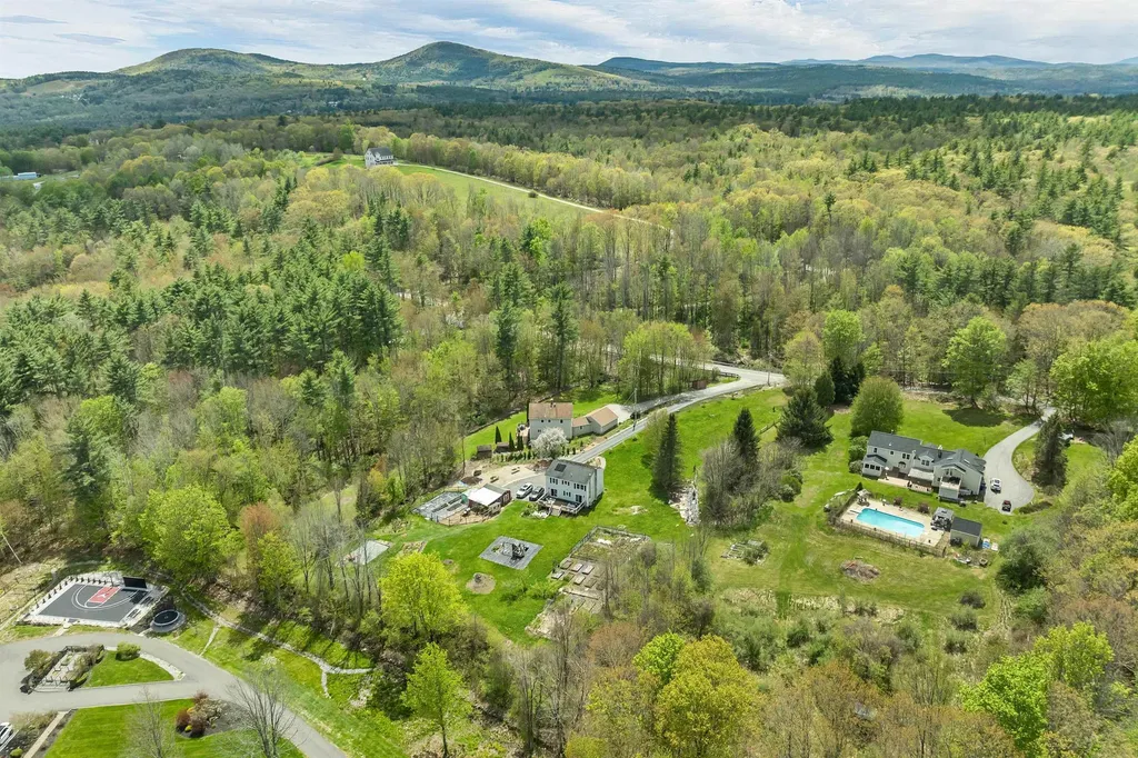 234 Paige Hill Road Goffstown NH 03045