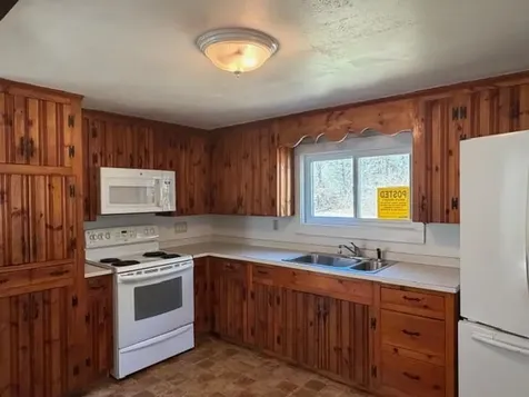 7 Woody Lane Lee NH 03861