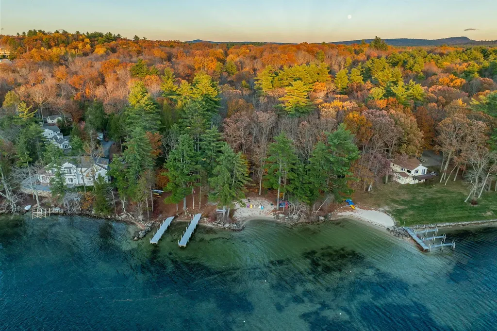 27 Abenaukee Drive Wolfeboro NH 03894