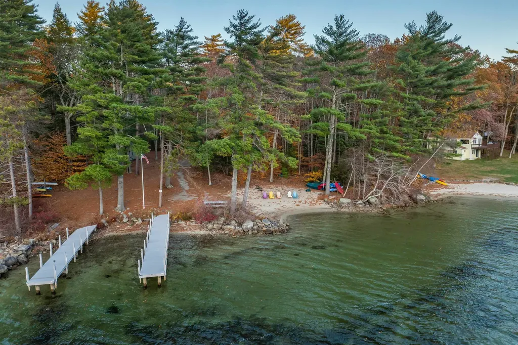 27 Abenaukee Drive Wolfeboro NH 03894