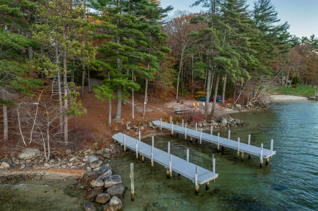 27 Abenaukee Drive Wolfeboro NH 03894