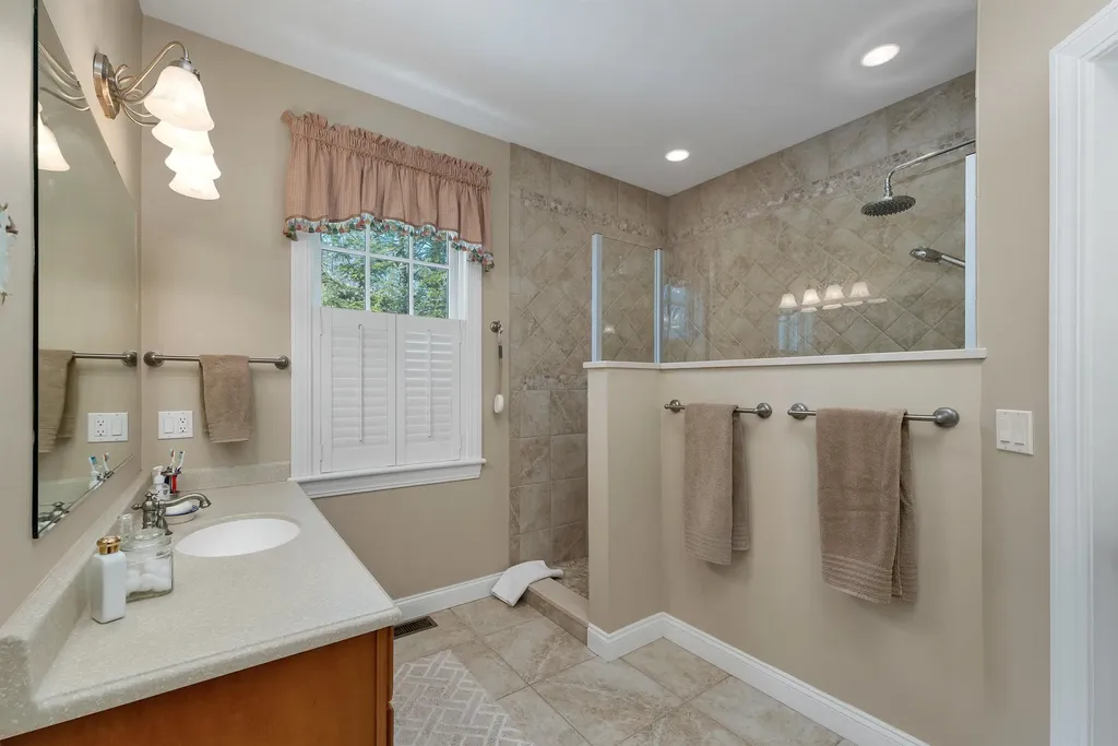 27 Abenaukee Drive Wolfeboro NH 03894