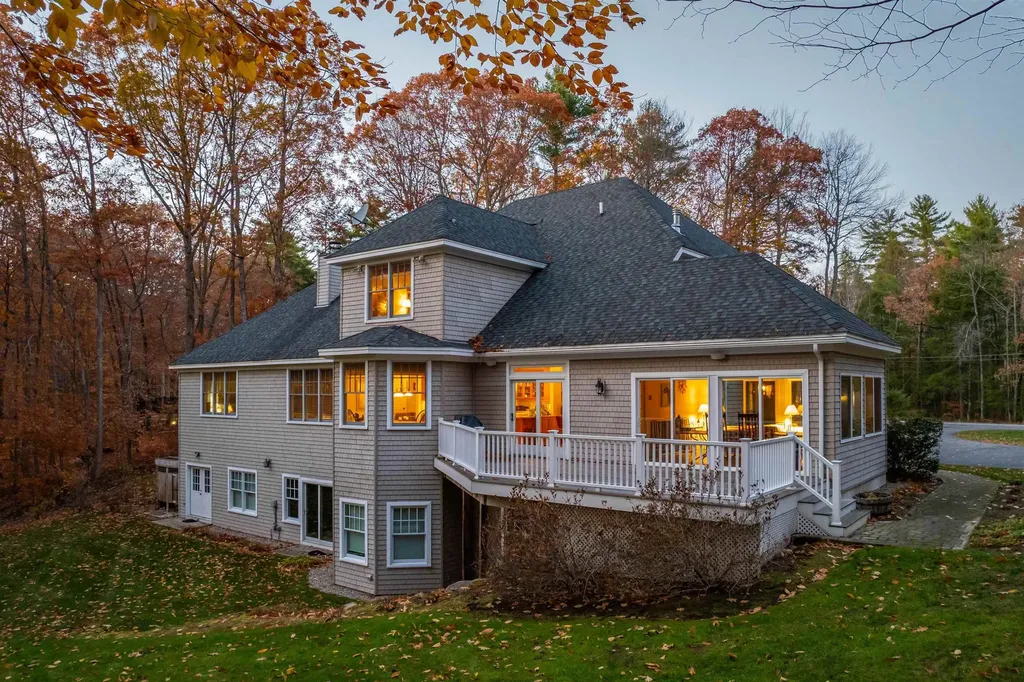 27 Abenaukee Drive Wolfeboro NH 03894