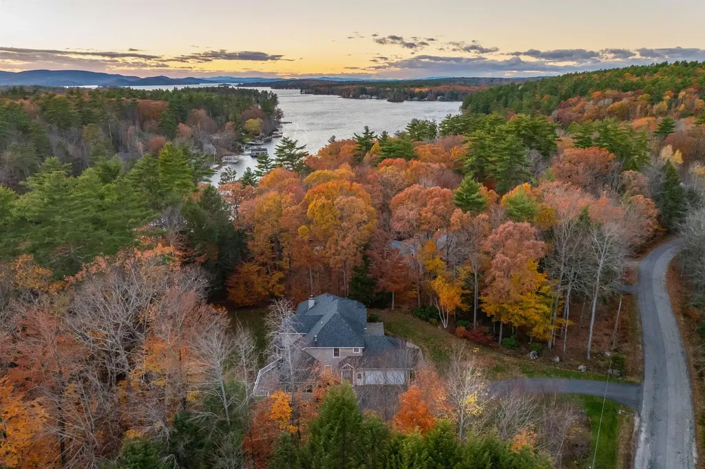 27 Abenaukee Drive Wolfeboro NH 03894
