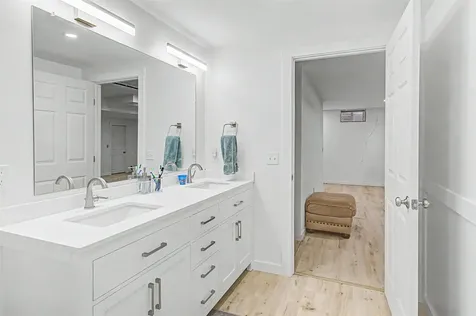 43 Iris Lane South Burlington VT 05403