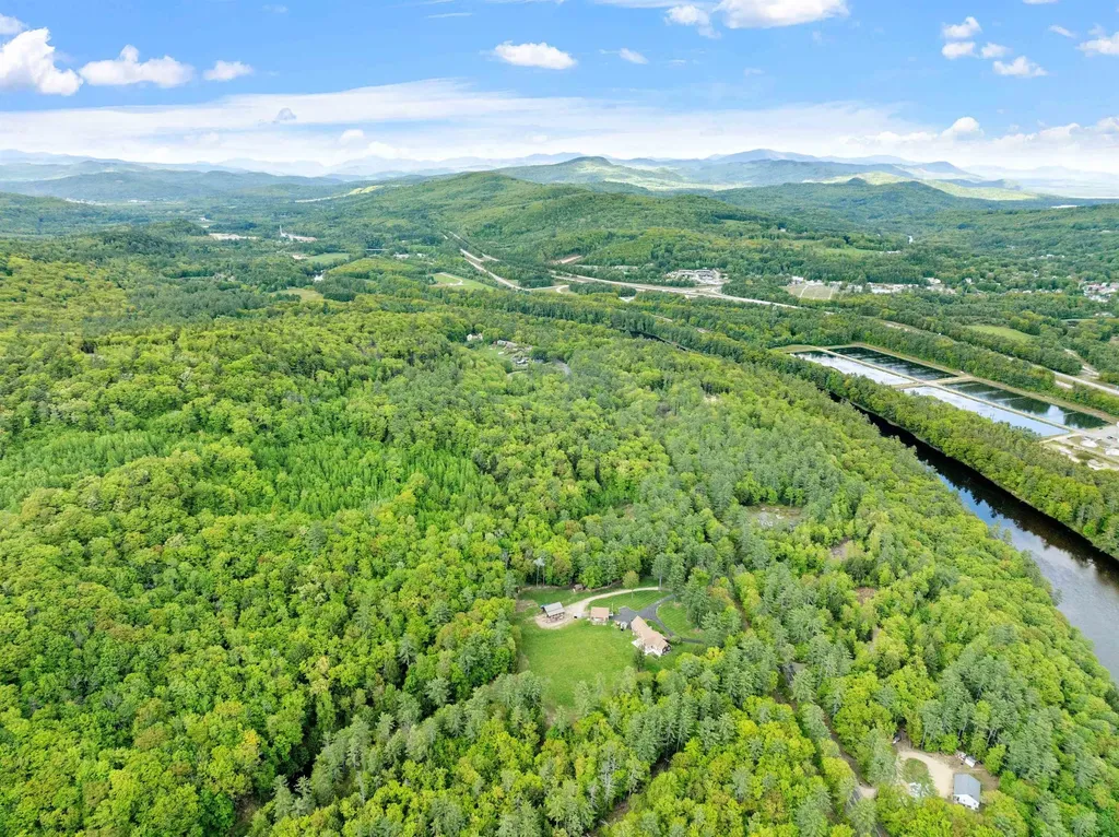 1482 River Road Bridgewater NH 03222