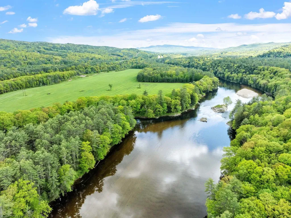 1482 River Road Bridgewater NH 03222