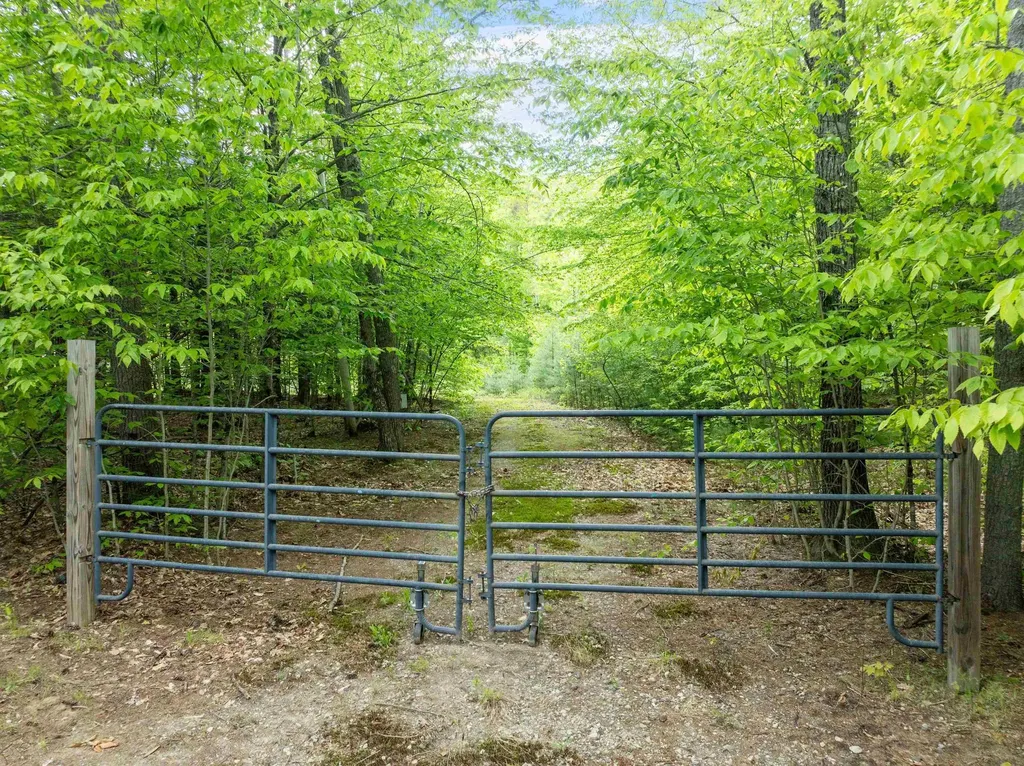 1482 River Road Bridgewater NH 03222