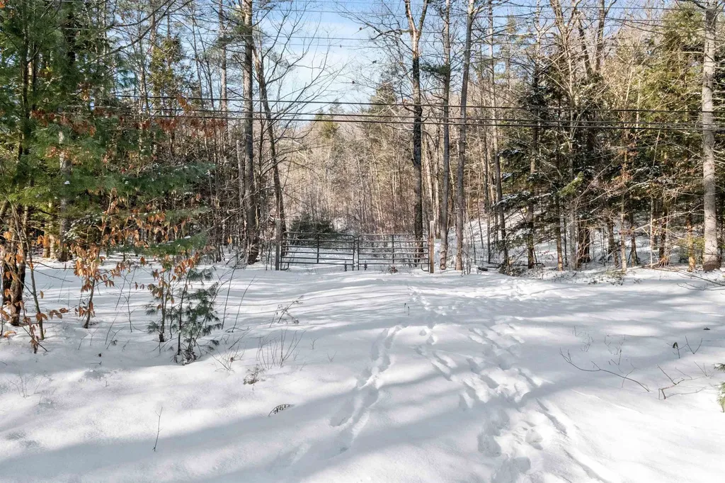 1482 River Road Bridgewater NH 03222