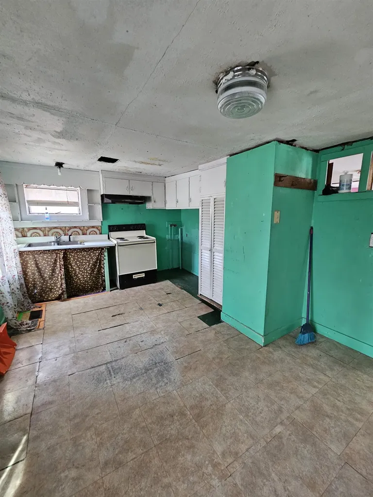 32 Charles Street Keene NH 03431