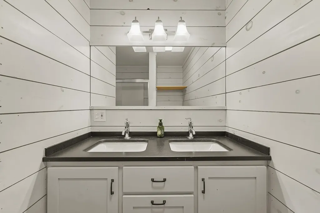 43 Bergblume Circle Stamford VT 05352