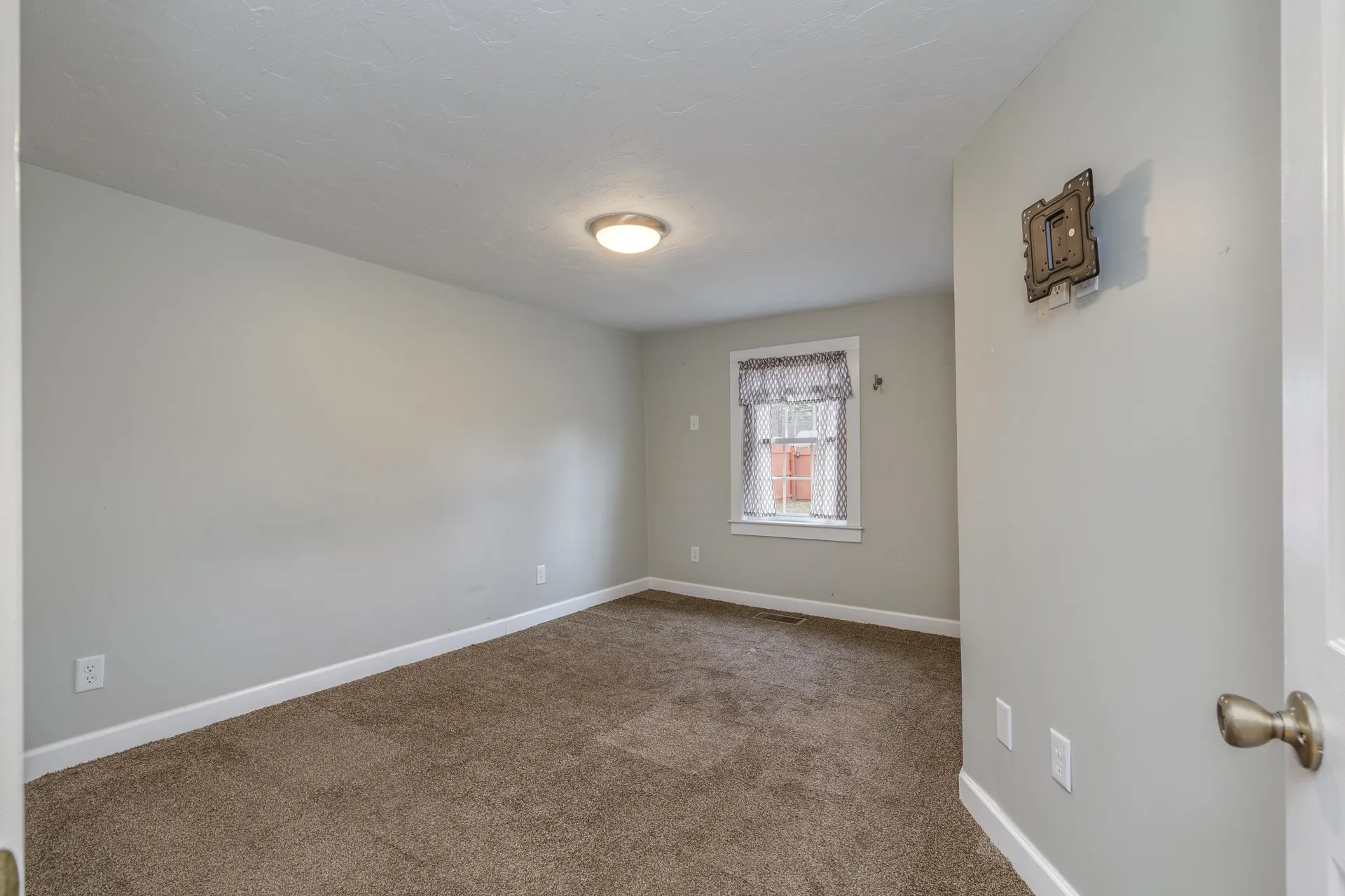 21 Hobart Street Concord NH 03303