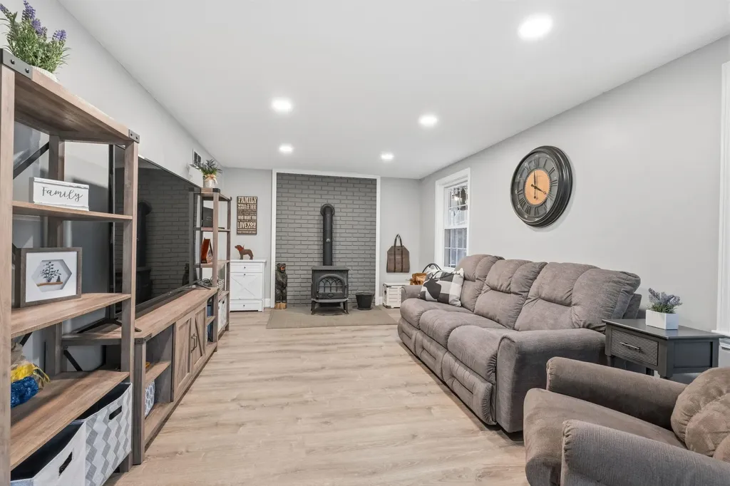 4 Cedar Lane Bow NH 03304