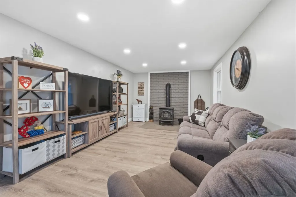 4 Cedar Lane Bow NH 03304