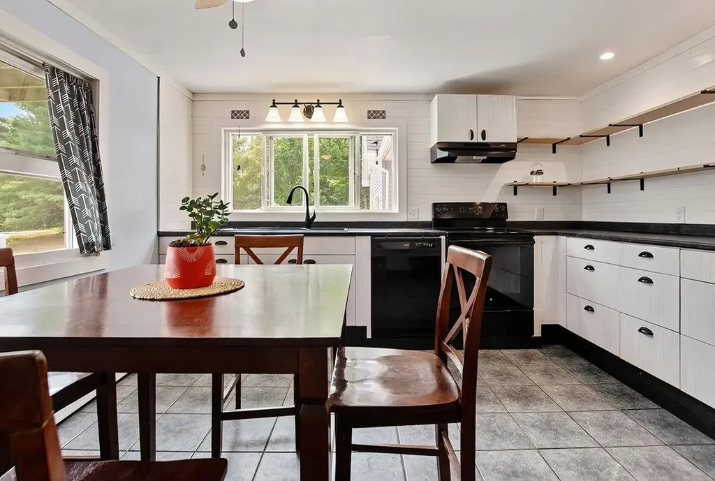 23 Fletcher Road Newport NH 03773